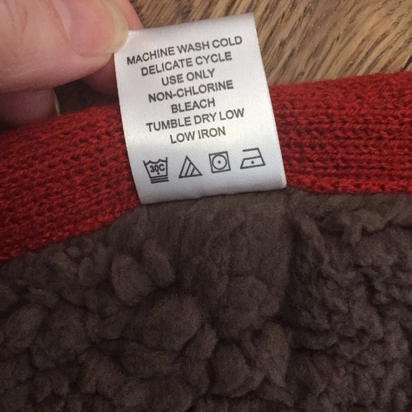 Red cable knit throw and pillow cover - Picture 4 of 5